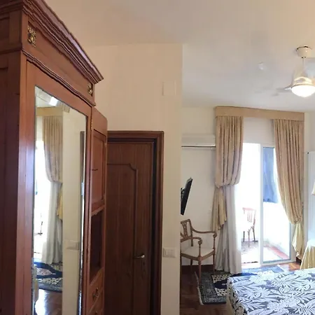 La Casa Di Emanuella - & International 4*