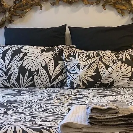 La Casa Di Emanuella - & International Bed & Breakfast 4*