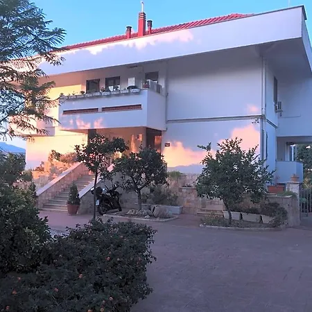 La Casa Di Emanuella - & International Couette-café 4*